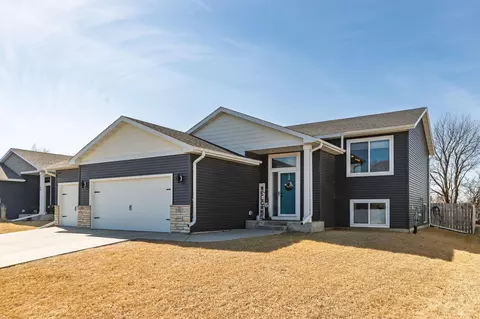 48 4th Ave SE, Kasson, MN 55944