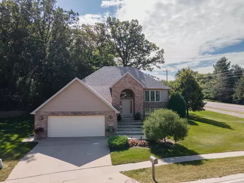 1024 Southern Woods Pl SW, Rochester, MN 55902