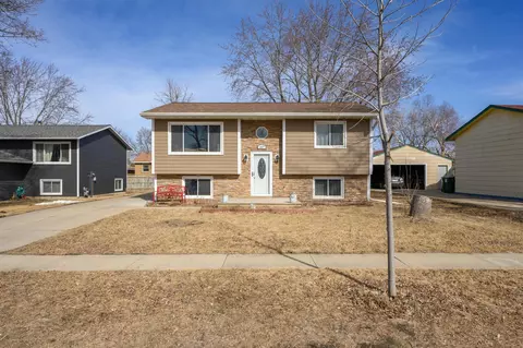 1837 S Village Dr SE, Rochester, MN 55904
