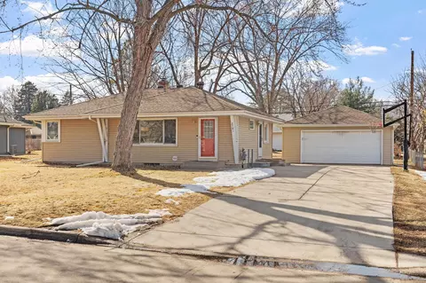 2781 Merrill St, Roseville, MN 55113