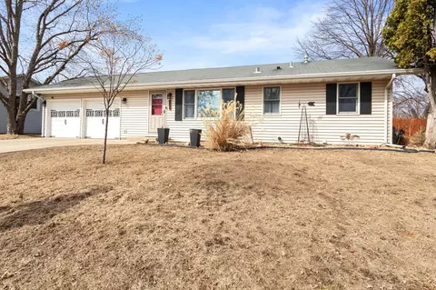 921 Minjon Dr, Apple Valley, MN 55124