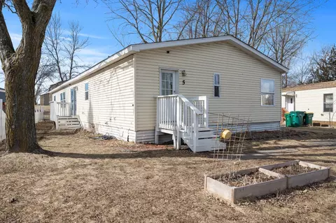 5 Riverside Ter, Watertown, MN 55388