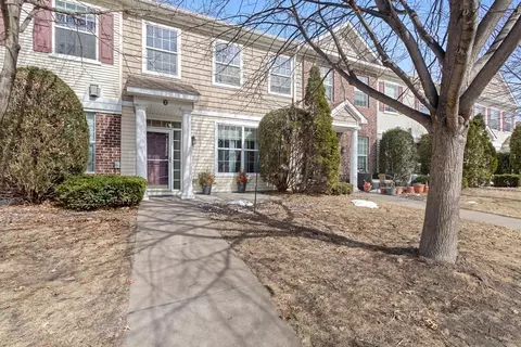 3021 Germain St N #2, Maplewood, MN 55109