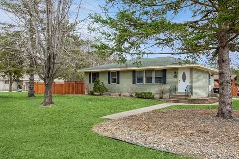 8101 Edgewood Dr, Mounds View, MN 55112