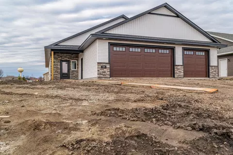 109 Eau Claire Ave SE, Hutchinson, MN 55350