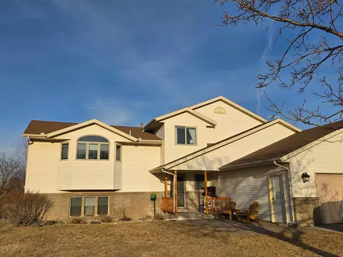 9049 Farmstead Ave, Monticello, MN 55362