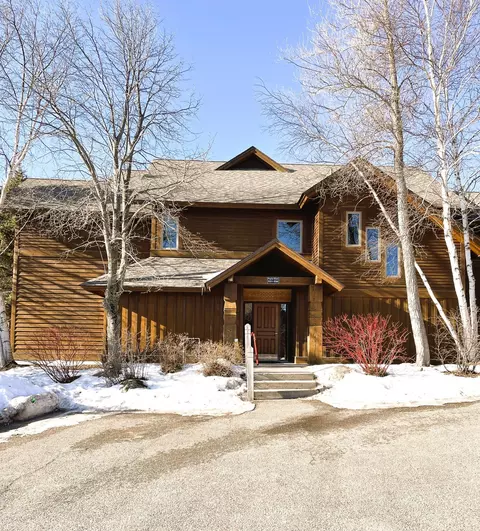 555 Poplar River Rd, Lutsen, MN 55612