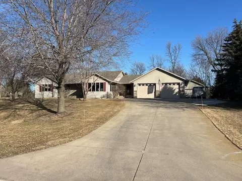 1102 W Pleasure Dr, Litchfield, MN 55355