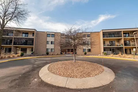 11160 Anderson Lakes Pkwy #114, Eden Prairie, MN 55344