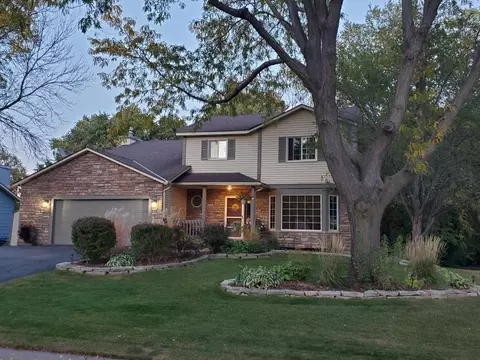 2831 Voyageur Dr, Woodbury, MN 55125