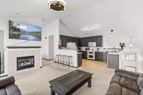 313 Heritage Trl, Circle Pines, MN 55014