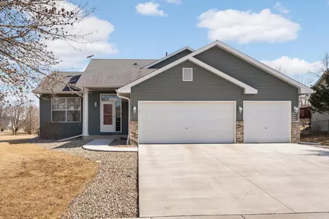 809 Lindsey Ln, Belle Plaine, MN 56011