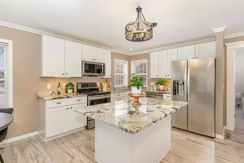 8919 211th St W, Lakeville, MN 55044
