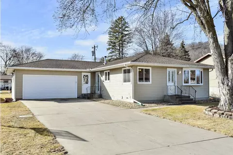 810 Redwood St W, La Crescent, MN 55947