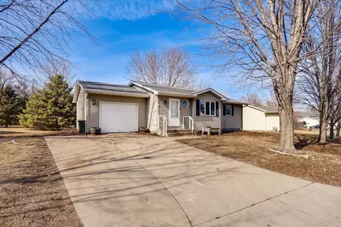 140 Fairlawn Ave E, Winsted, MN 55395