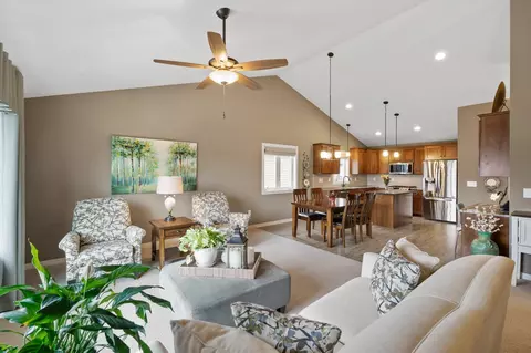 11732 Erskin Cir, Blaine, MN 55449