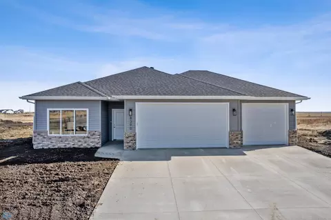8390 61st St S, Horace, ND 58047