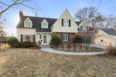 130 Ashley Rd, Hopkins, MN 55343