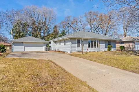 9824 10th Ave S, Bloomington, MN 55420