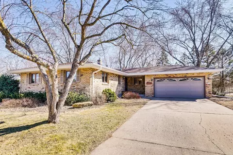2592 Oak Dr, White Bear Lake, MN 55110