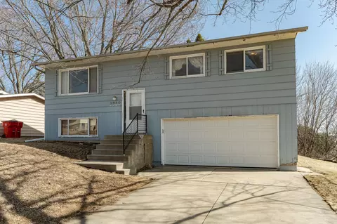 3980 Willow Heights Dr SW, Rochester, MN 55902