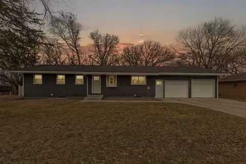 1214 Springfield Pkwy, Jackson, MN 56143