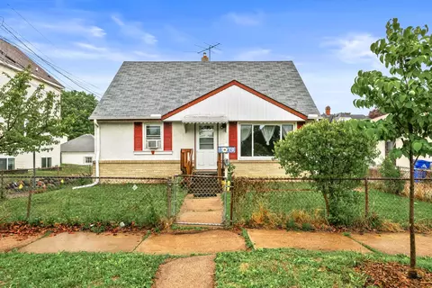 1060 Jackson St, Saint Paul, MN 55117