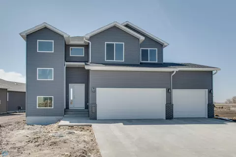6657 Belding Dr S, Fargo, ND 58104