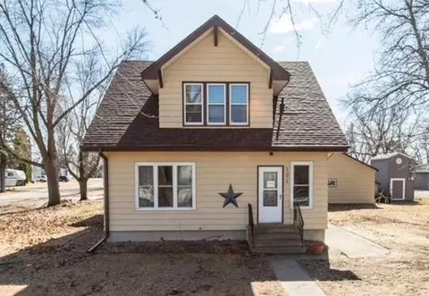 101 W 5th St, Cyrus, MN 56323