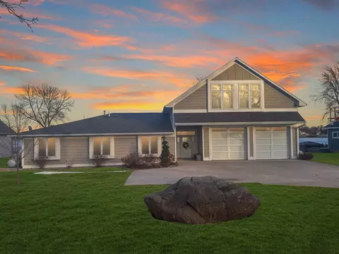 26 Lakeview Dr, Slayton, MN 56172