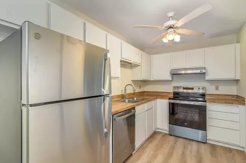 7401 W 101st St #212, Bloomington, MN 55438