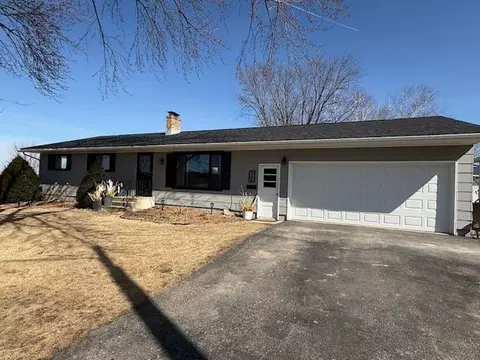 526 1st St N, Caledonia, MN 55921