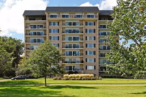 3200 W Bde Maka Ska Pkwy #302, Minneapolis, MN 55416