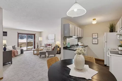 14182 Pennock Ave #111, Apple Valley, MN 55124