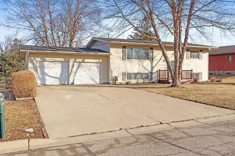 328 E 11th St, Zumbrota, MN 55992