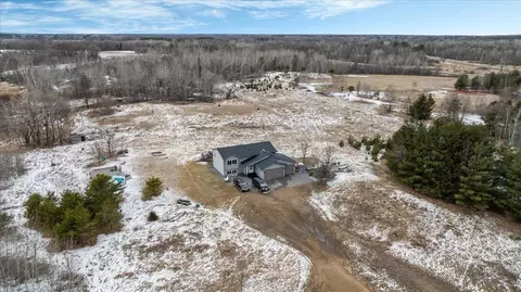 33174 Flamingo St NW, Cambridge, MN 55008