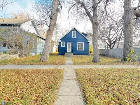 615 1st St N, Fargo, ND 58102
