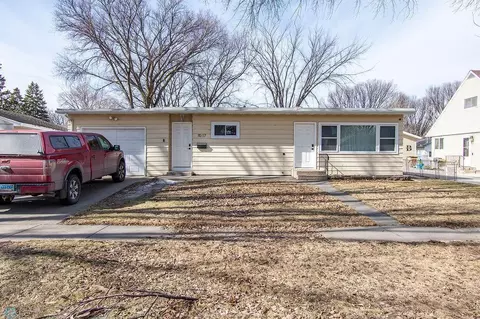 1017 18th St S, Fargo, ND 58103