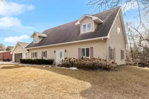 6566 Spruce Dr, Cannon Falls, MN 55009