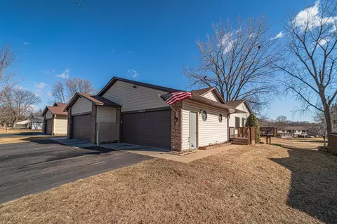 14362 Pennock Ave, Apple Valley, MN 55124