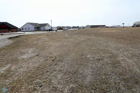 1768 Magnolia Ct, Wahpeton, ND 58075