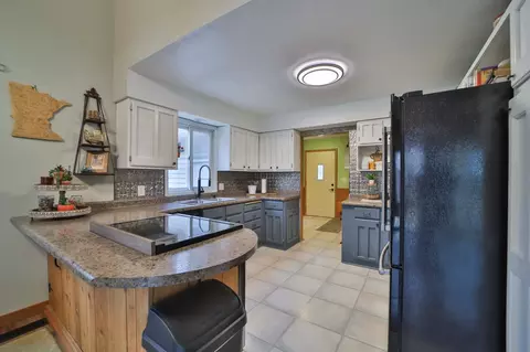 Kitchen - 13237 Norway Dr, Baxter, MN 56425 photo 3 of 6