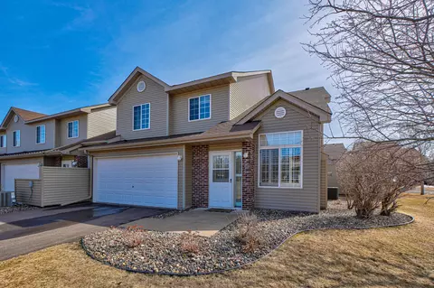 2440 Oakridge Cir, Hudson, WI 54016