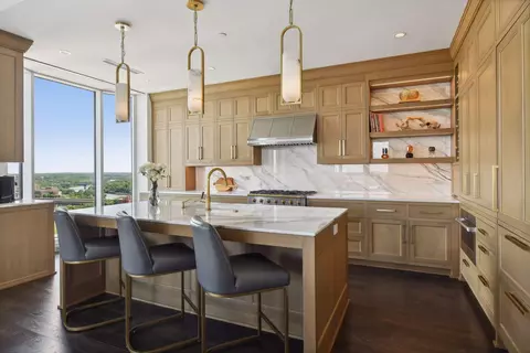 1111 W River Pkwy #22C, Minneapolis, MN 55415