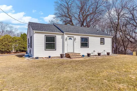 467 Wildwood Rd, Mahtomedi, MN 55115