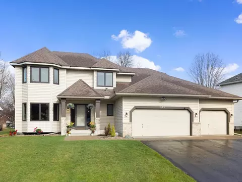 921 Lake Susan Hills Dr, Chanhassen, MN 55317