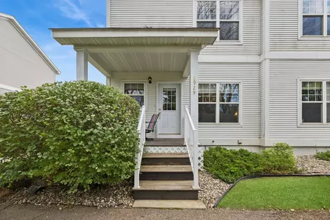 2929 Hemingway Dr, Chaska, MN 55318