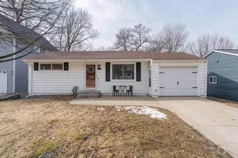 216 N Lexington Ave, Le Center, MN 56057