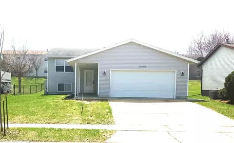2002 51st St NW, Rochester, MN 55901