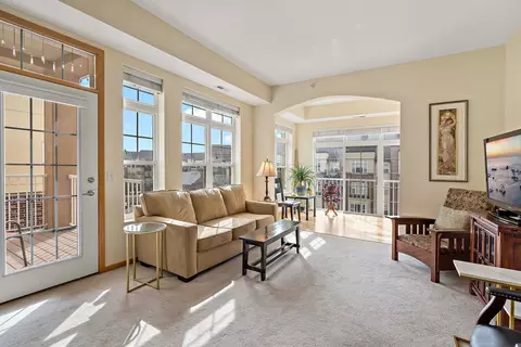 2540 38th Ave NE #401, Saint Anthony, MN 55421